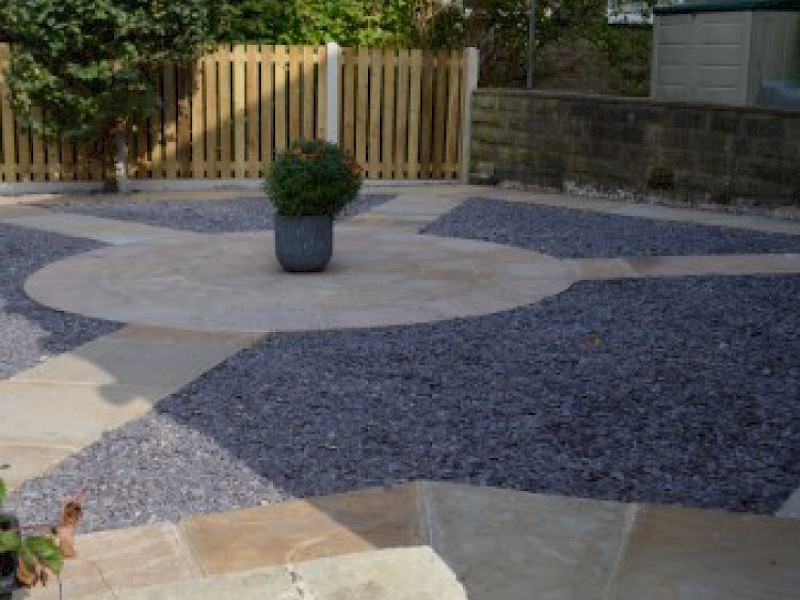 Larkfield Avenue, Rawdon